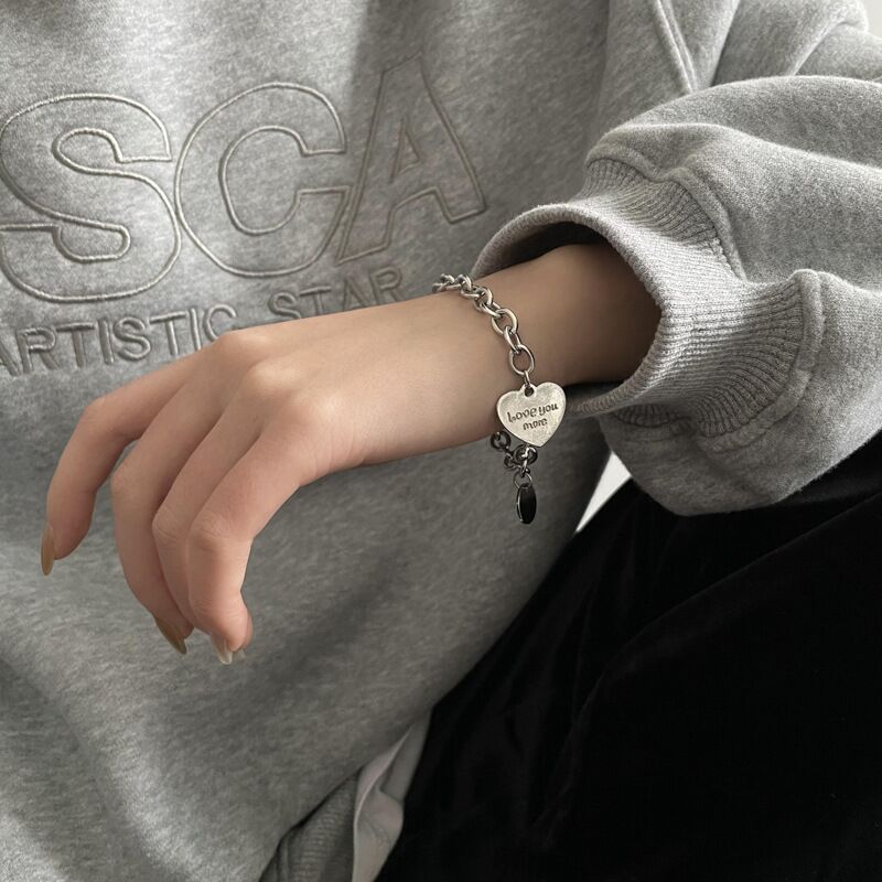 Simple Heart-Shaped Letter Bracelet With A Retro Hong Kong Style And Personalized Touch