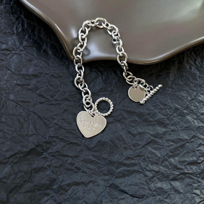 Simple Heart-Shaped Letter Bracelet With A Retro Hong Kong Style And Personalized Touch