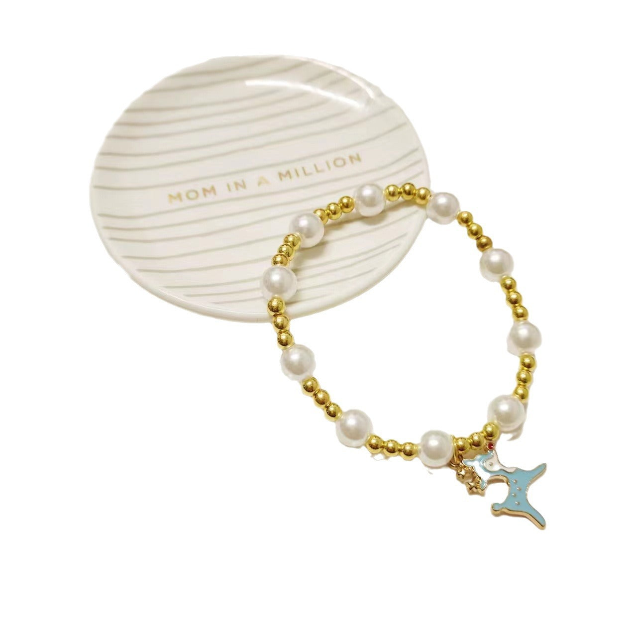 Pearl, Luxe-Looking Beaded Elk Pendant Bracelet